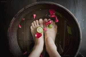 Уход за пятками ног в домашних условиях: средства по уходу () Уход за пятками ног в домашних условиях: средства по уходу